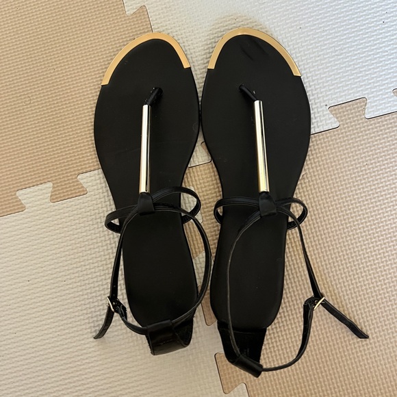 Universal Thread Sandals - Picture 2 of 2